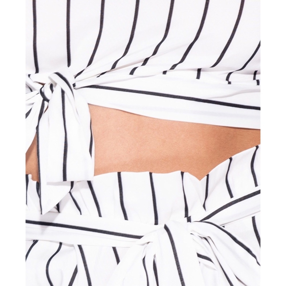 🎉HP🎉 2 Piece Crop Top + Paper Bag Stripe Set - Picture 5 of 11